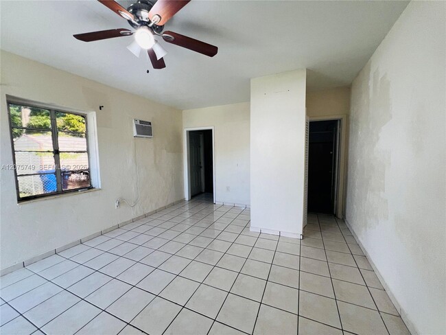 Building Photo - 3072 SW 16th St