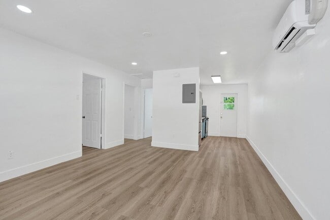 Building Photo - 2020 NE 15th St