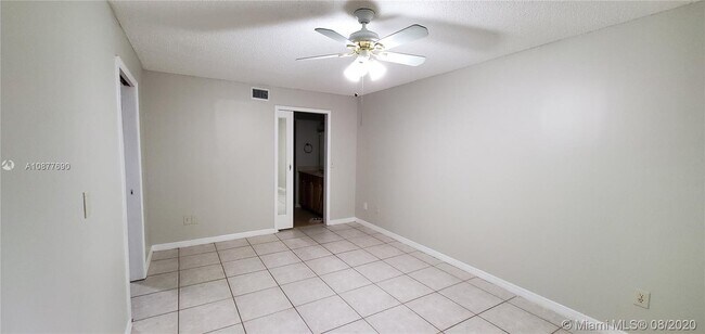 Building Photo - 9800 Hammocks Blvd