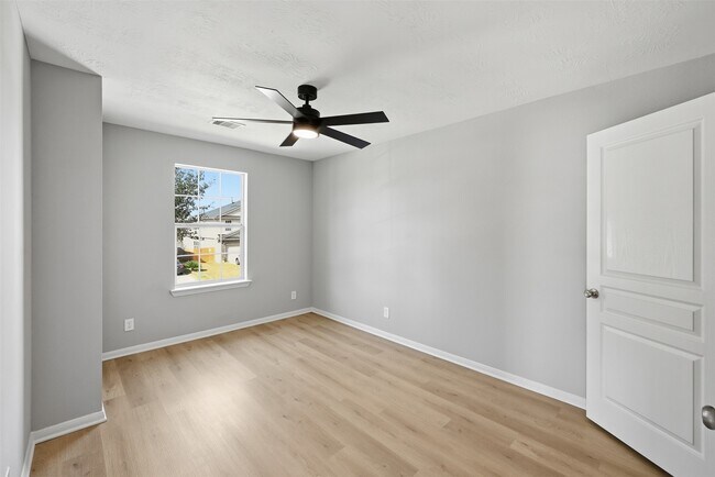 Building Photo - 10922 Woodwind Shadows Dr