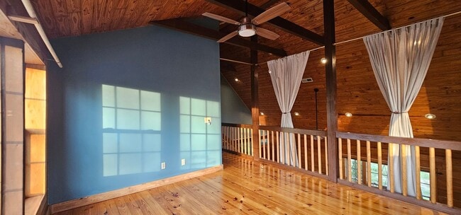 Building Photo - Private Log Cabin Home Peaceful Country Living on Acreage