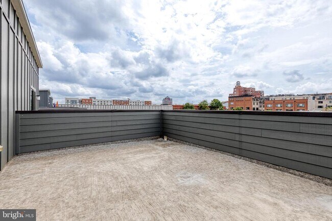 Building Photo - 909 Grundy St