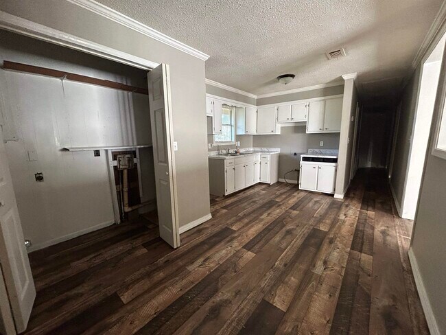 Building Photo - 15 Micanoty Trce