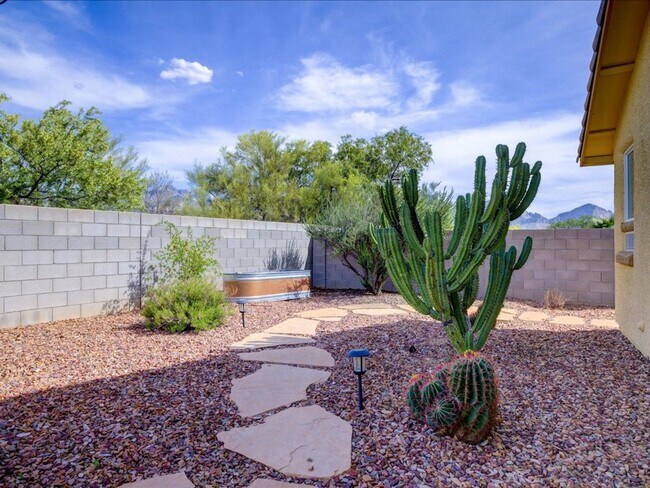 Building Photo - Spacious 4-Bedroom Home with Private Pool & Large Enclosed Backyard!