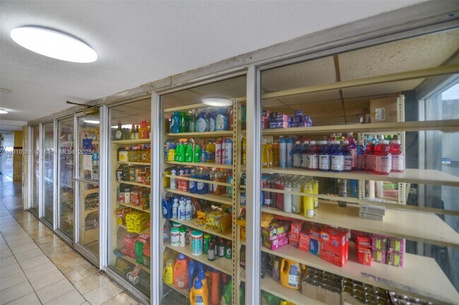 Building Photo - 1800 NW 24th Ave