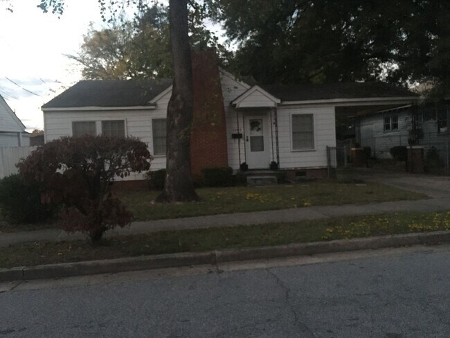 Building Photo - 2209 Marion St