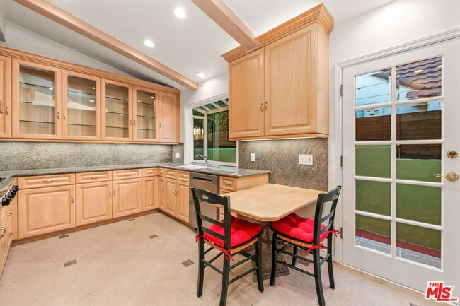 Building Photo - 221 Bellino Dr