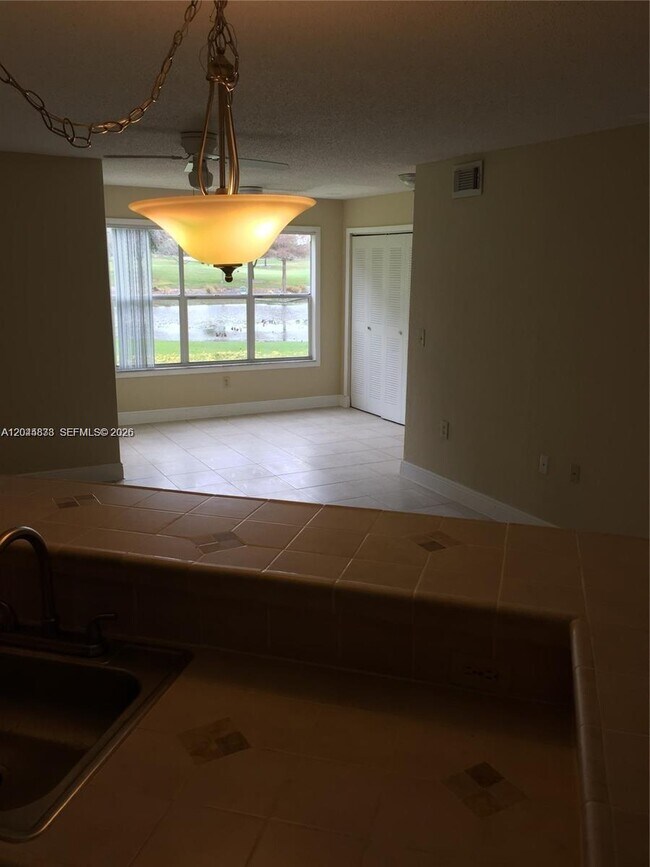 Building Photo - 12870 Vista Isles Dr