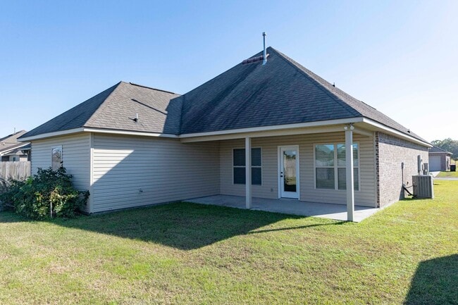 Building Photo - 132 Timber Edge Dr