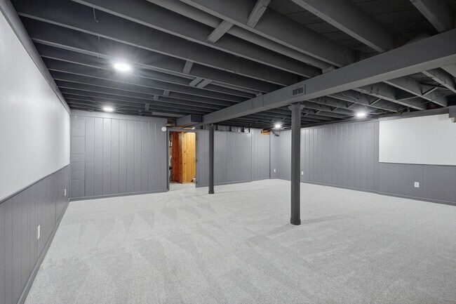 Building Photo - Willow Ridge