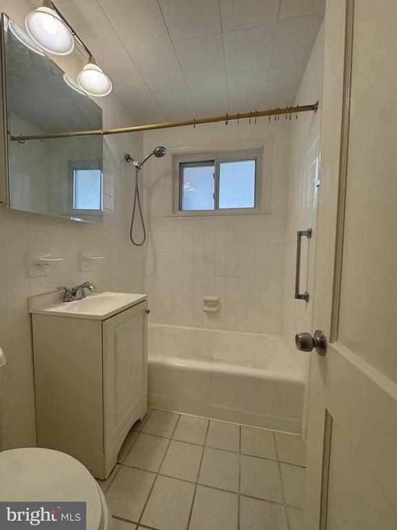 Building Photo - 721 Crabb Ave