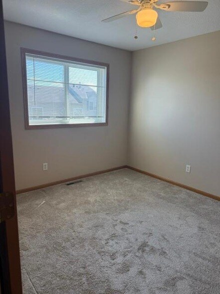 Building Photo - 6886 Meadow Grass Ln S