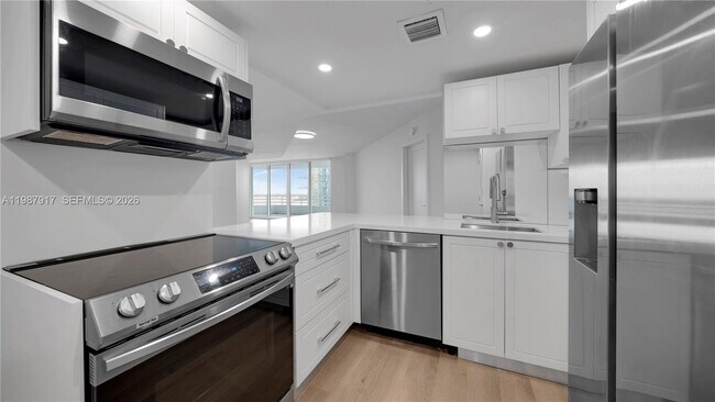 Building Photo - 555 NE 34th St