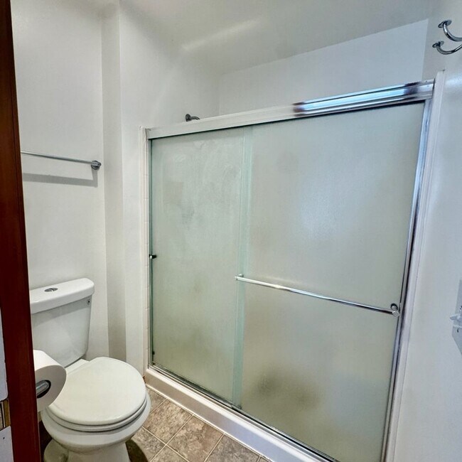 Building Photo - Charming 4 bedroom in a great neighborhood!