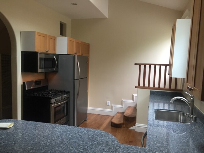 Building Photo - 326 Utah St