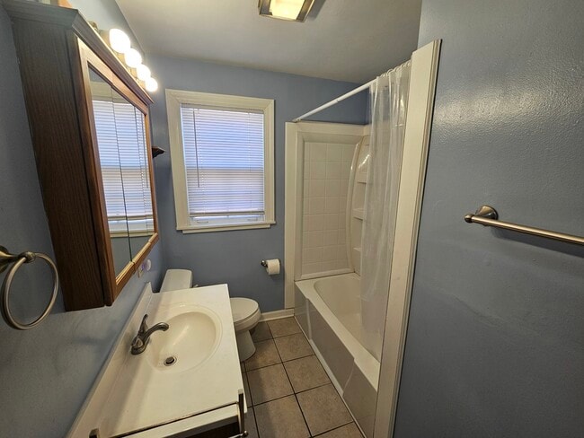 Building Photo - 902 Jeannette St