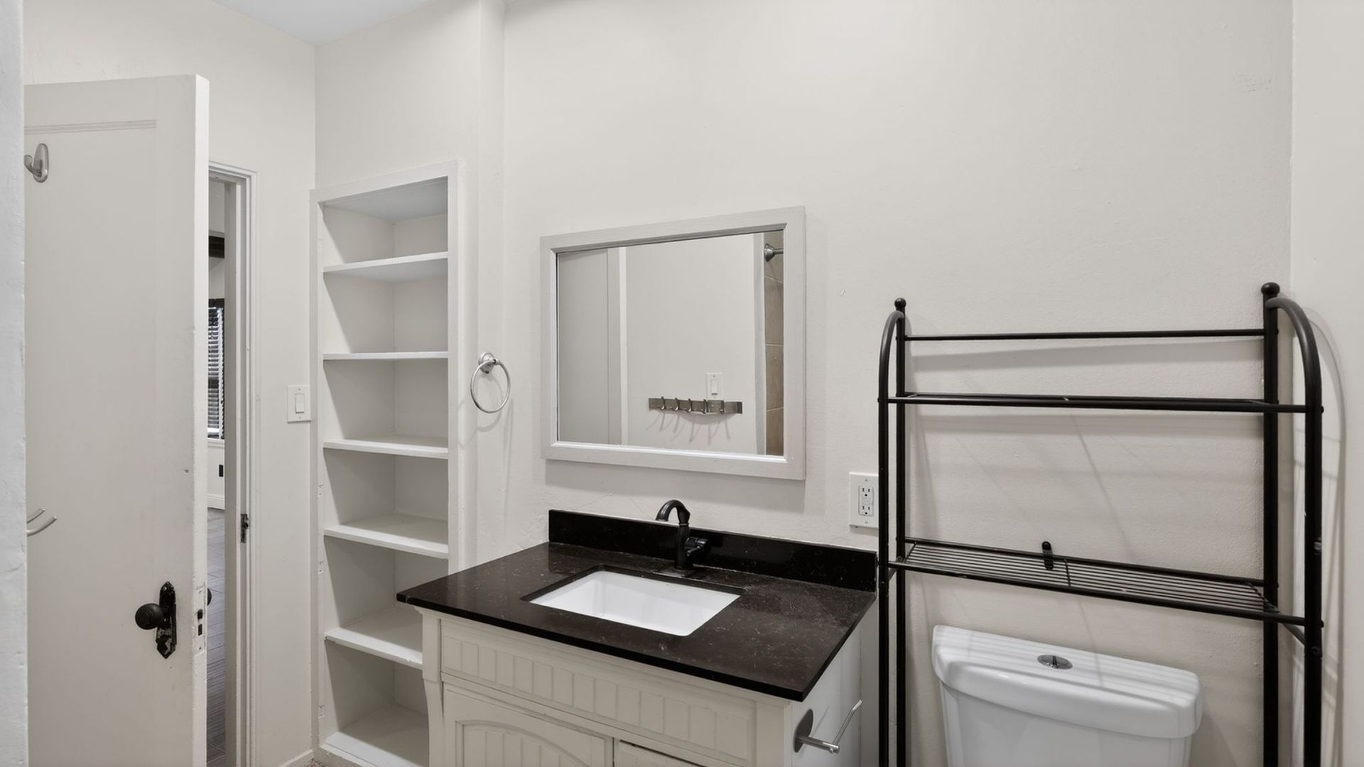 Building Photo - 506 W Coolidge St