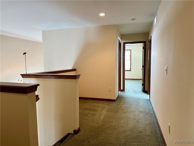 Building Photo - 8047 Laurel Park Ln