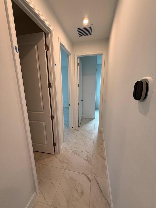 Building Photo - 13509 SW Bally Dr