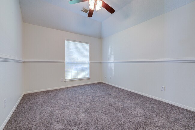 Building Photo - 1315 Crescent Pkwy Ct