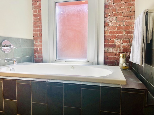 Building Photo - 1803 Wyandotte St