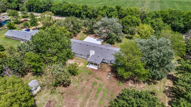 Building Photo - 2243 N Lynnwood Dr