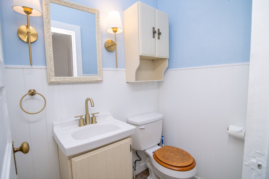 Building Photo - 163 S Park St