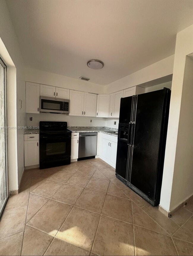 Building Photo - 10360 SW 154th Pl