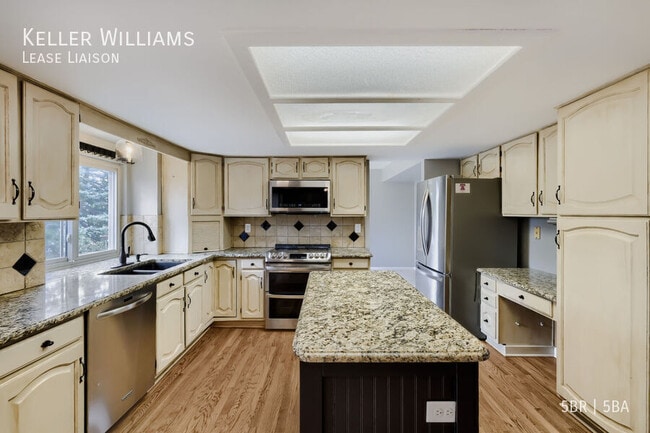 Building Photo - 8050 Butterweed Dr