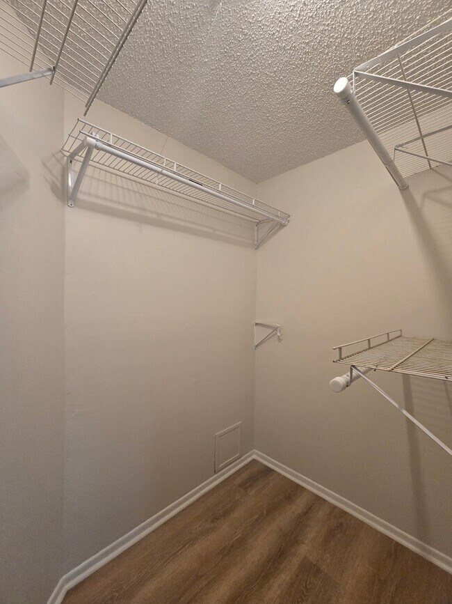 Building Photo - 2577 Grassy Point Dr