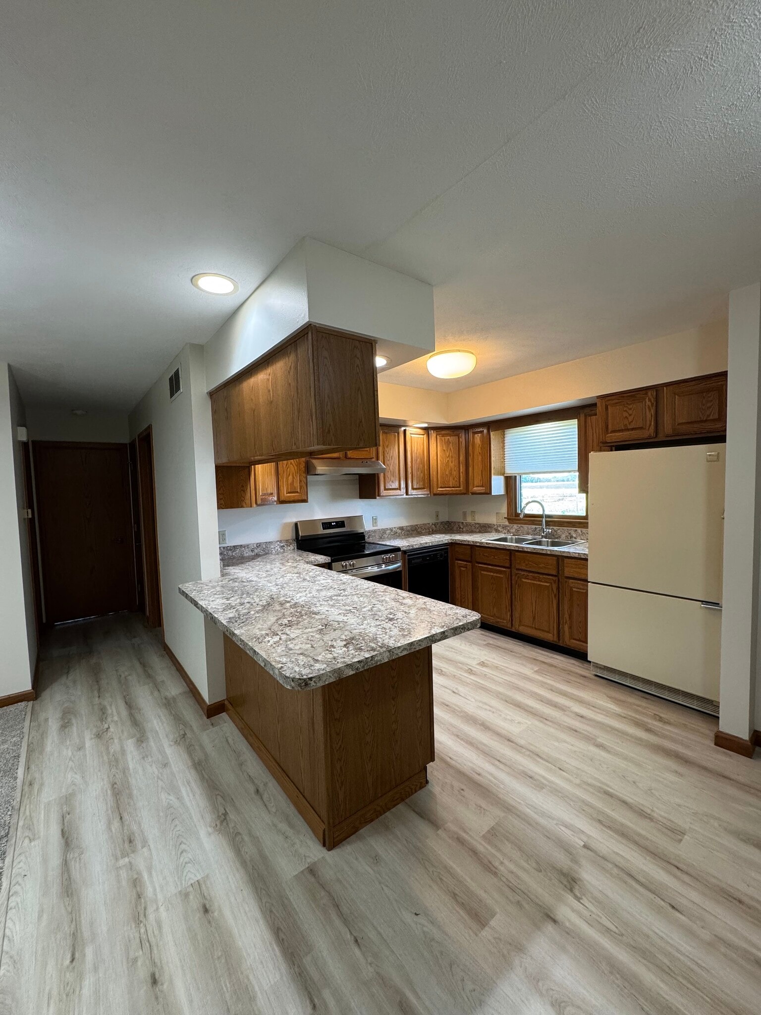 Building Photo - 1025 W Hoppus Rd
