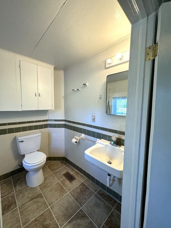 Building Photo - Cutie Brick Ranch