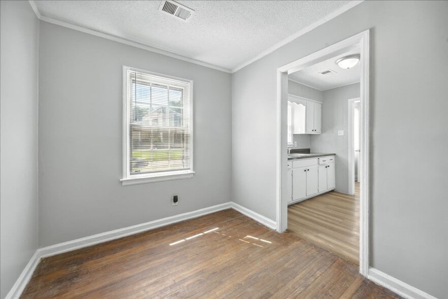 Building Photo - 2724 Steele St