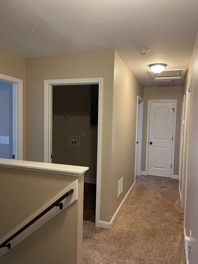 Building Photo - 103 Dartha Ct