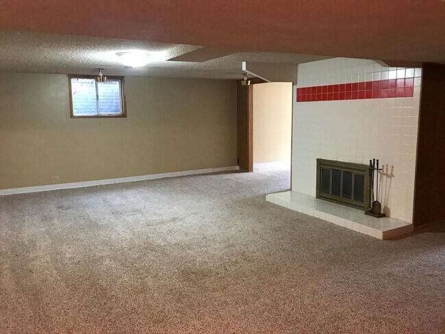Building Photo - 3824 W Greenbrier Dr
