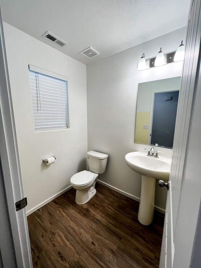 Building Photo - 645 E 35th Ave