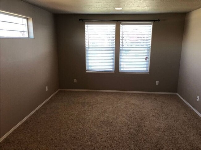 Building Photo - 2350 NW Hazelwood Ave