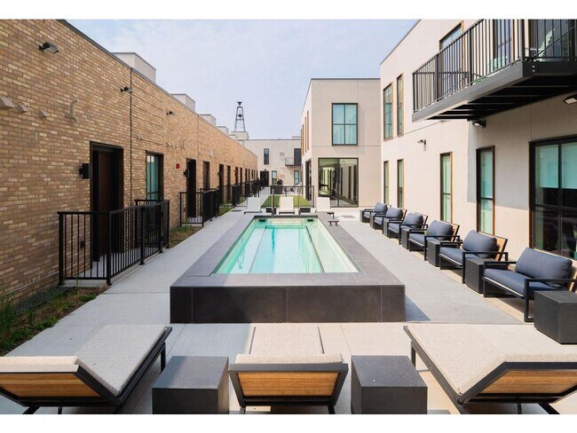 Building Photo - 7 West Dr