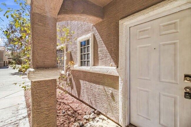 Building Photo - Charming 3-Bedroom Home with Modern Updates & Easy-Care Backyard