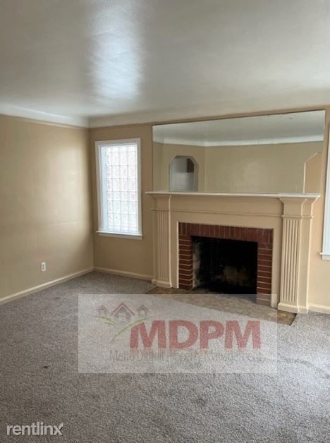 Building Photo - 3 br, 1 bath House - 18261 Stahelin Ave