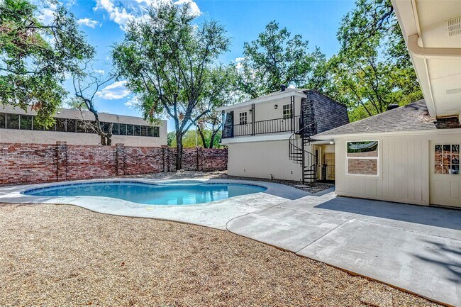 Building Photo - 5219 Lookout Mountain Dr