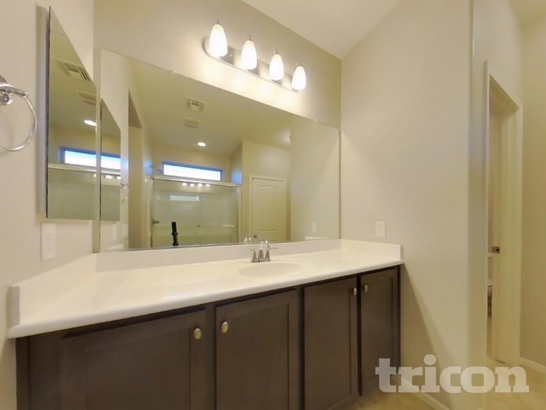 Building Photo - 17762 Via Luna Dr