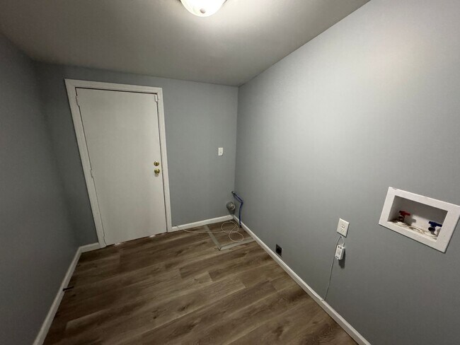 Building Photo - 1129-1131 S Sheffield Avenue