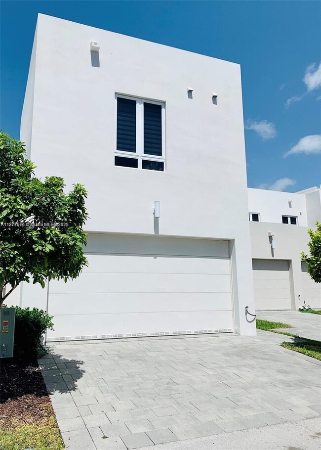 Building Photo - 6417 NW 105th Ct