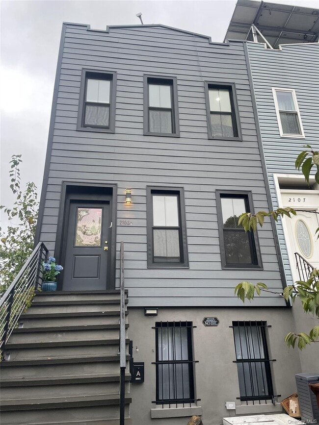 Building Photo - 2105A Pacific St