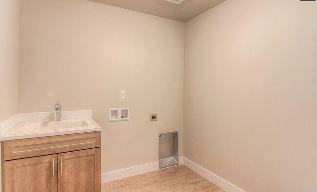 Building Photo - Beautiful, Newly-Built Home with Office