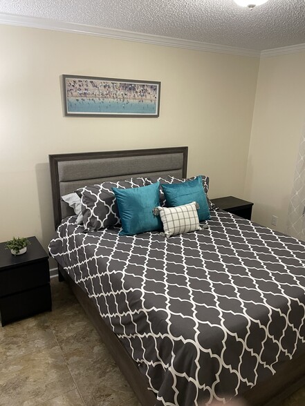 Building Photo - 4416 Dreux Ave