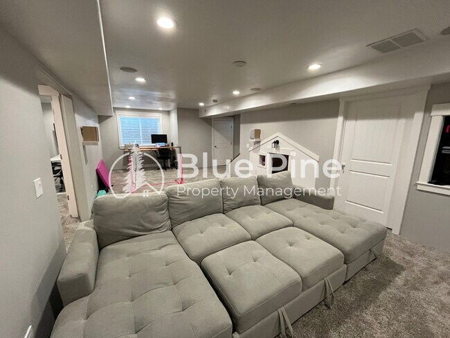 Building Photo - 6028 Fox Run Dr