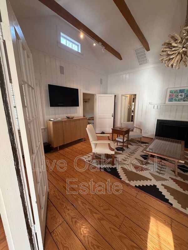 Building Photo - 223 44th St