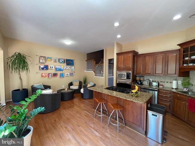 Building Photo - 22098 Avonworth Square